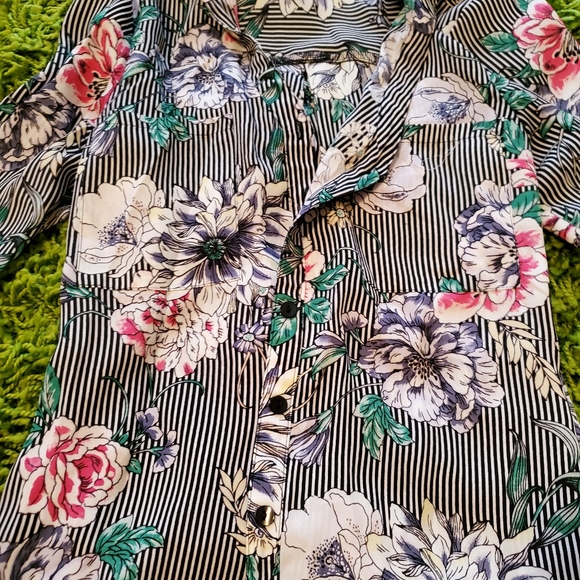 Button down blouse - Picture 2 of 2